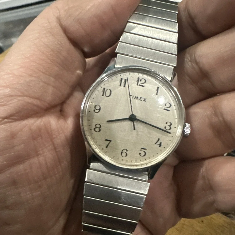 Working Vtg Timex Manual Wind 34mm Mens Watch Silver Tone Works Fine Fit 7.5